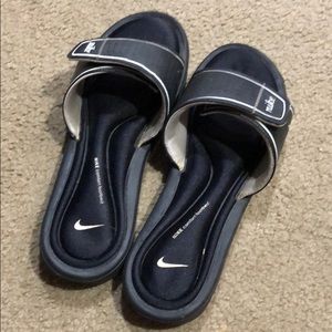 Women’s Nike Slides w/ Memory Foam - Size 10